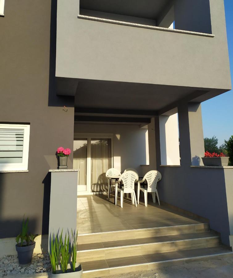 Apartmani Mira Nin Exterior photo